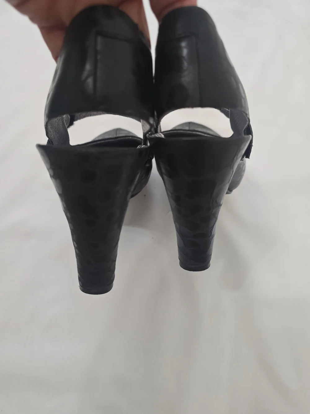 Tsubo Black Textured Mary Jane Heels with Cross Strap‎ 7.5